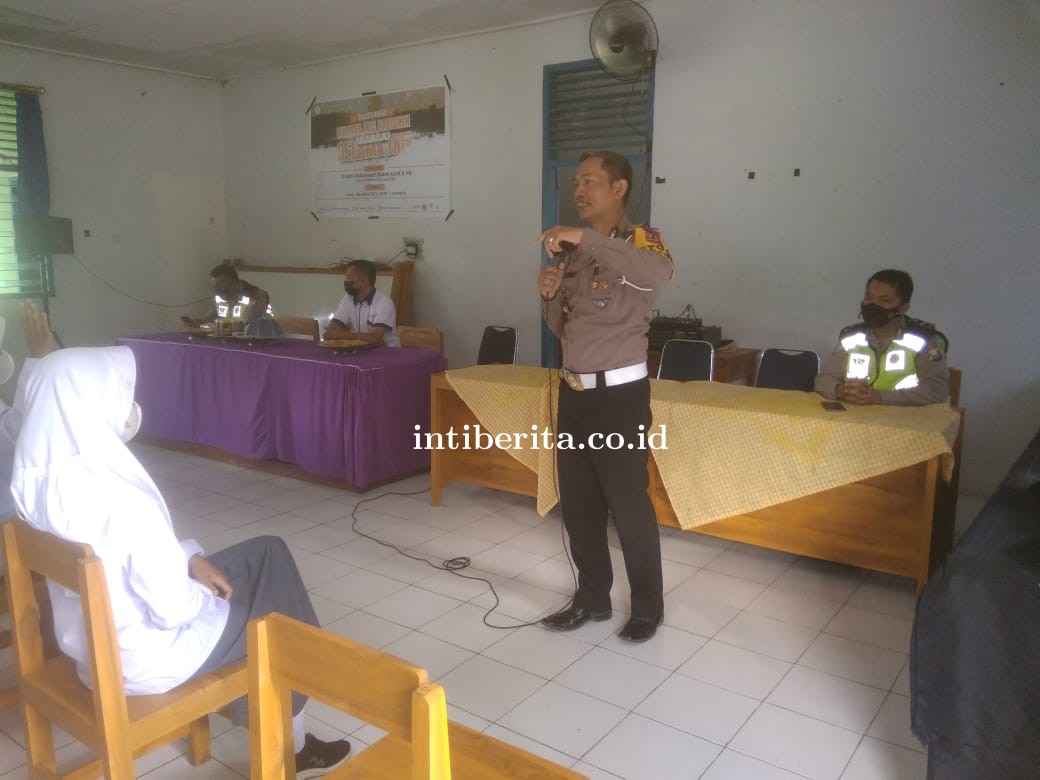 Urus SIM di Polres Sinjai Harus Lampirkan Foto Copy Sertifikat Vaksin