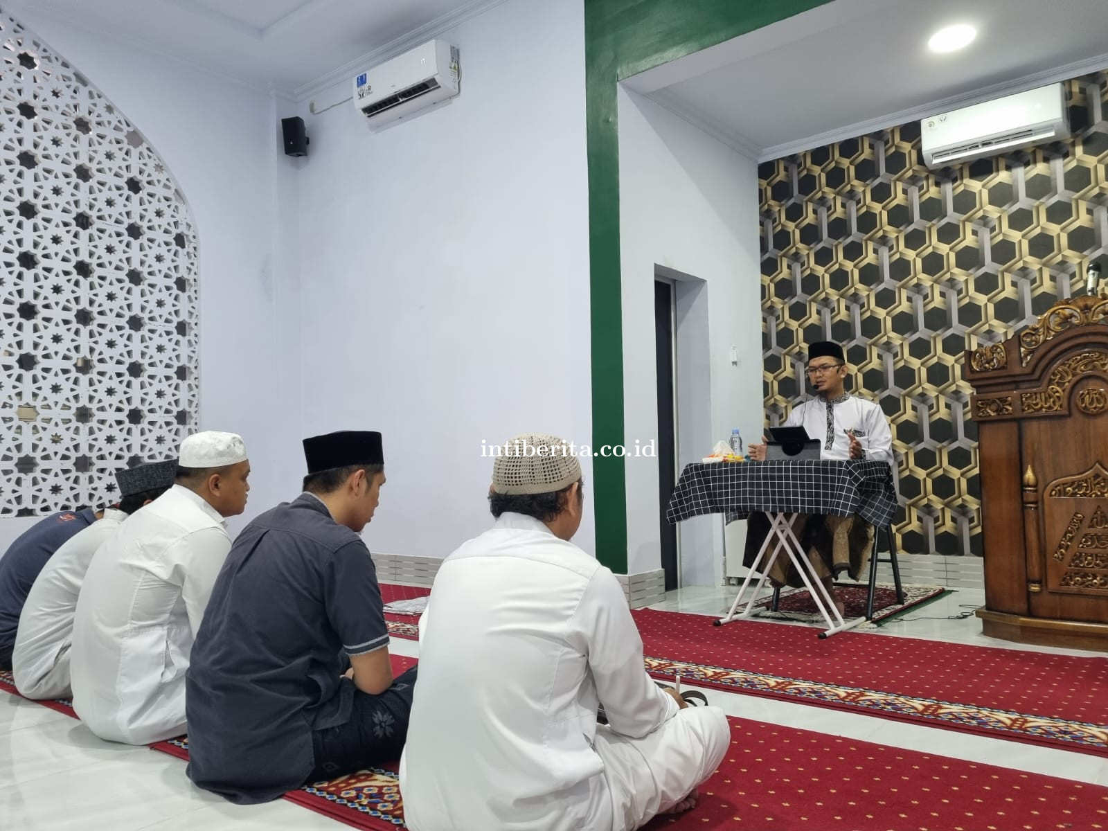 Empat Keajaiban Utama Dalam Melaksanakan Shalat Subuh di Masjid