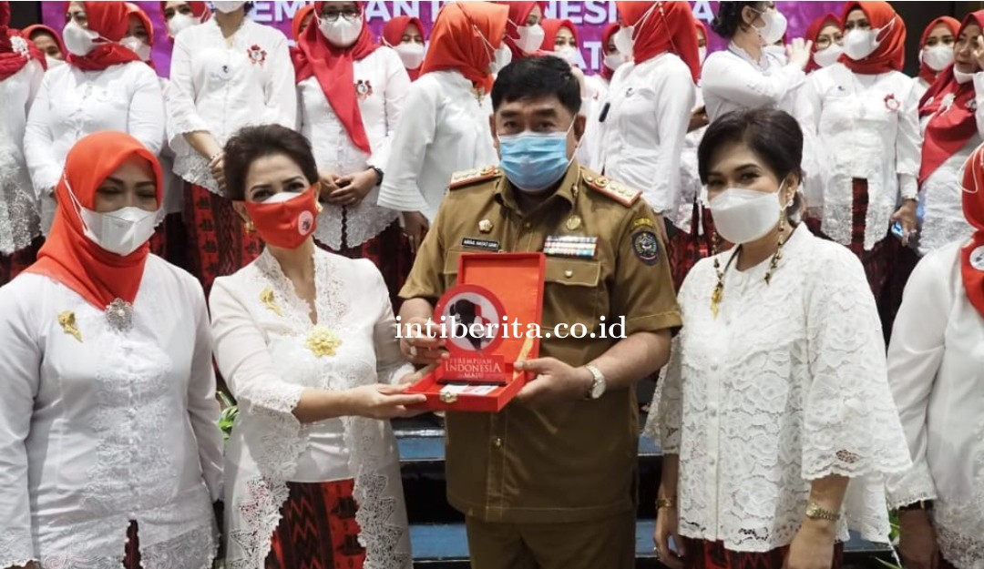 Sekprov Hayat Gani Lantik Perempuan Indonesia Maju