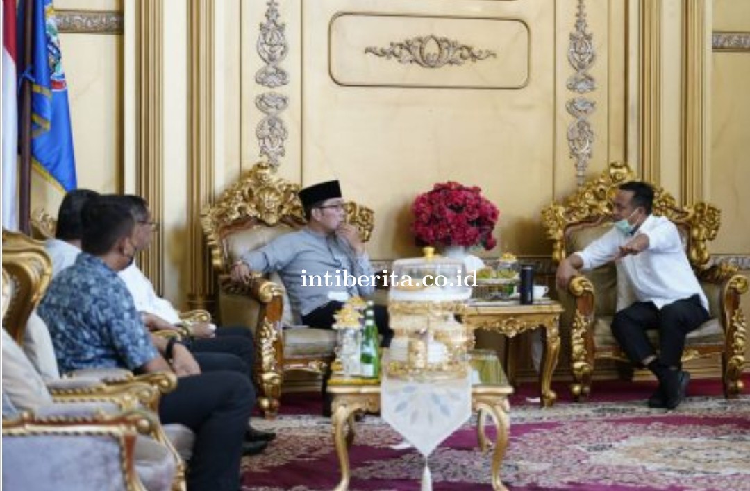 Ridwan Kamil Puji Komitmen Andi Sudirman Pembangunan Masjid Kubah 99 Asmaul Husna