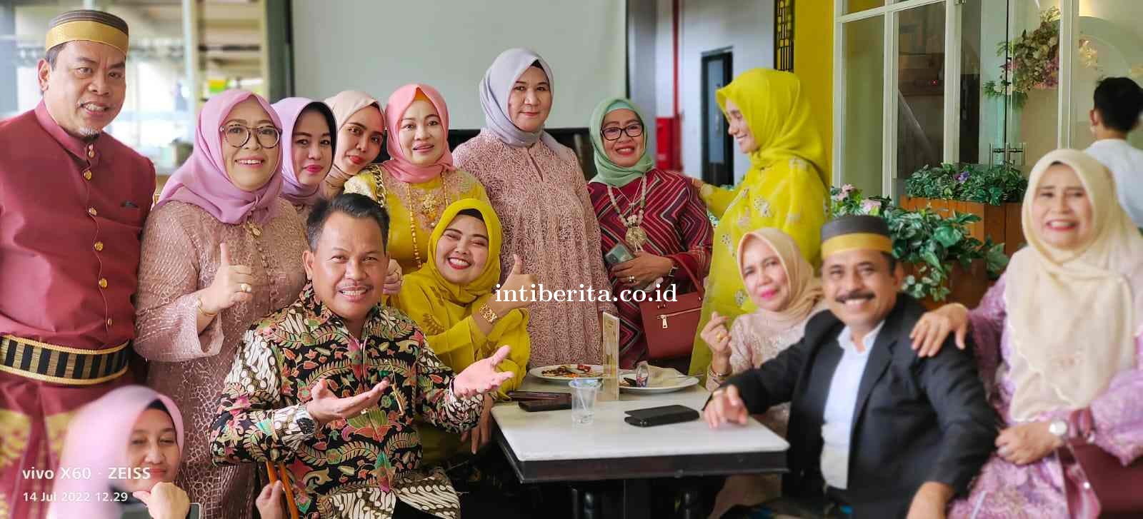 Purna Staf Ahli Gubernur Terlibat di Acara Mappettuada Mantan Kadis LH Sulsel