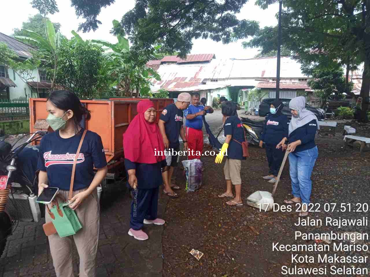 Gelar Sabtu Bersih dan Sentuh Hati Lurah Pannambungan Dapat Pujian dari Warganya