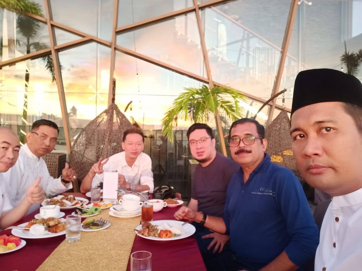 Manager dan Segenap Karyawan Win Area Makassar Gelar Buka Puasa Bersama